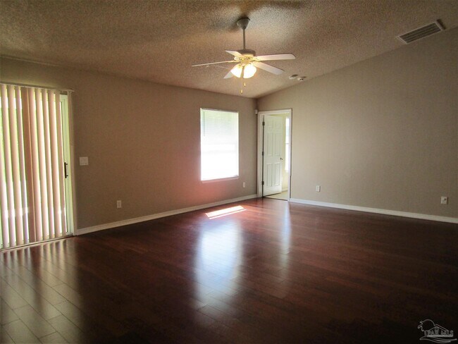 Foto del edificio - 7438 Deck Ln