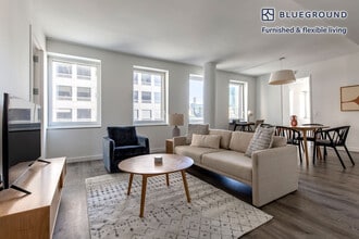 Building Photo - 70 W 45th St