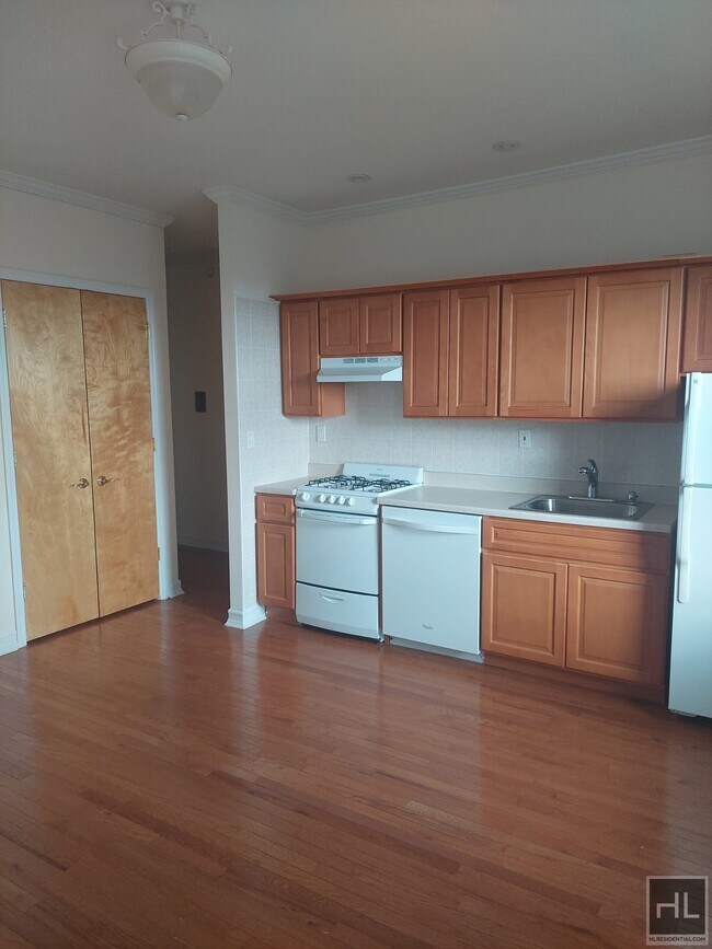 Foto del edificio - SUNNY AND LARGE  1 BEDROOM  OCEAN AVENUE/P...