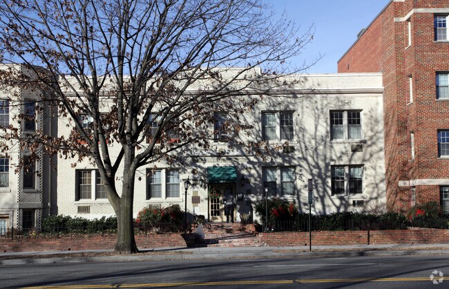 Foto del edificio - 3022-3026 Wisconsin Ave NW