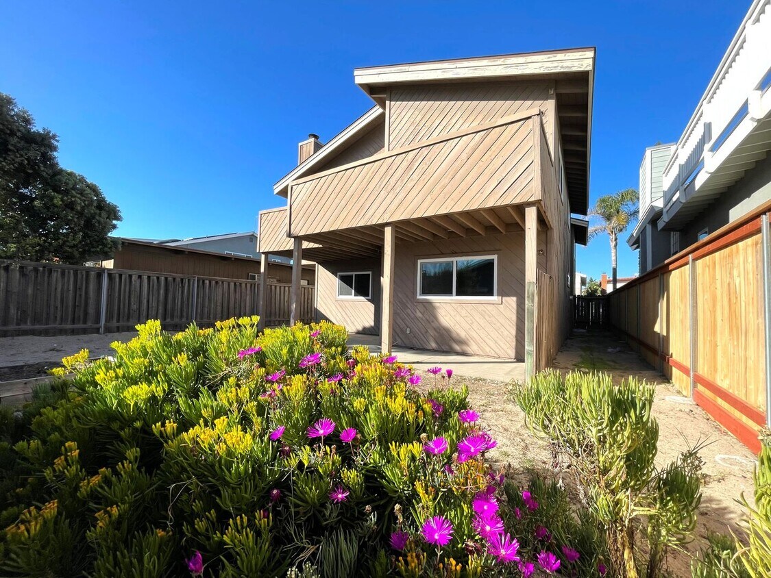 Primary Photo - Oxnard Shores Beach Home- Walk To The Sand!