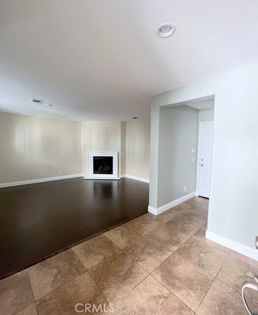 Building Photo - 405 N Placer Privado
