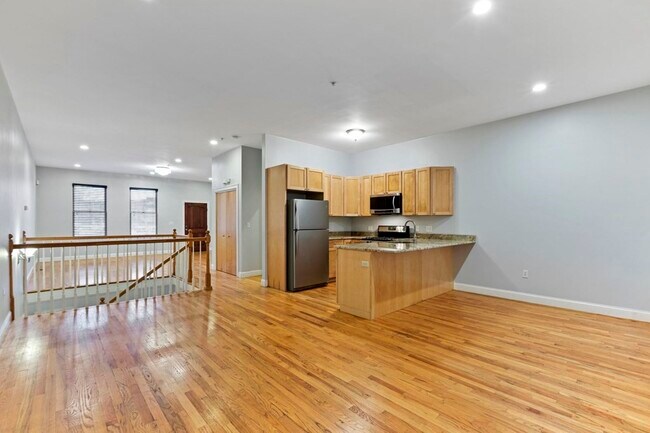 Foto del edificio - 877 Harrison Ave