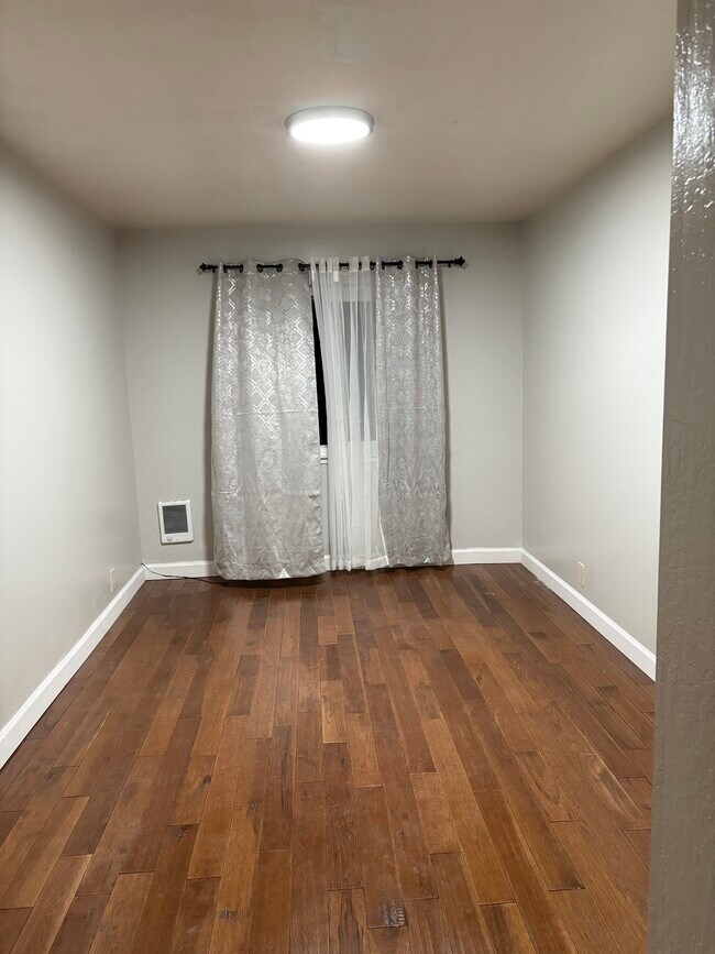 Foto del edificio - 617 Timberpine Ave