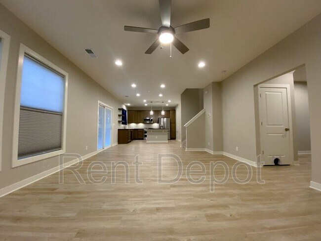 Building Photo - 5514 Cameo Dr