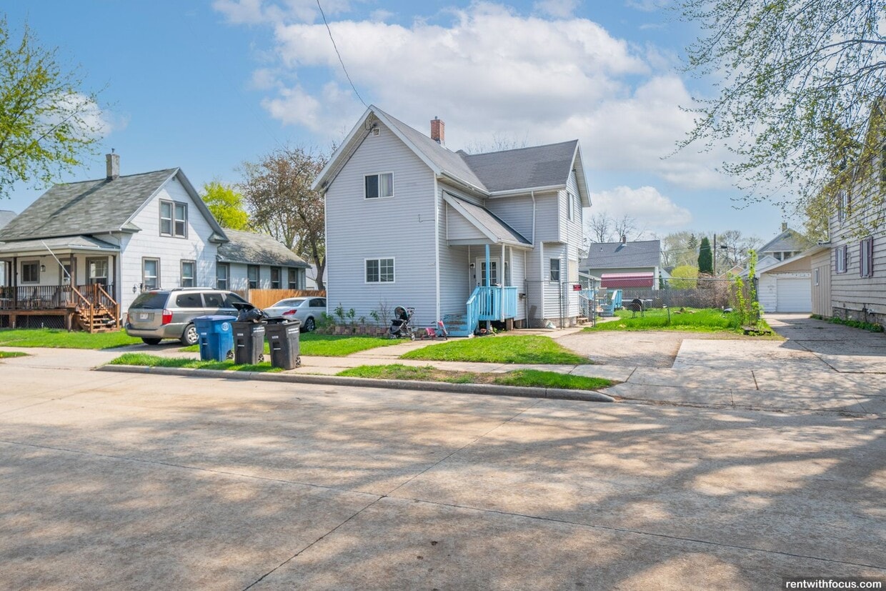 1026 Jefferson St Unit 1026 Jefferson St., Oshkosh, WI 54901 Room for