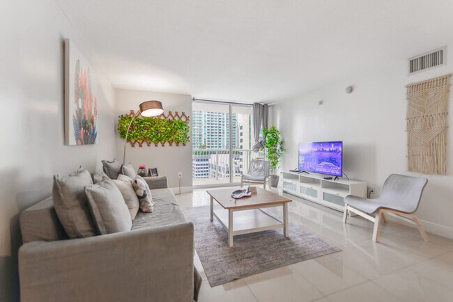 Building Photo - 1200 Brickell Bay Dr
