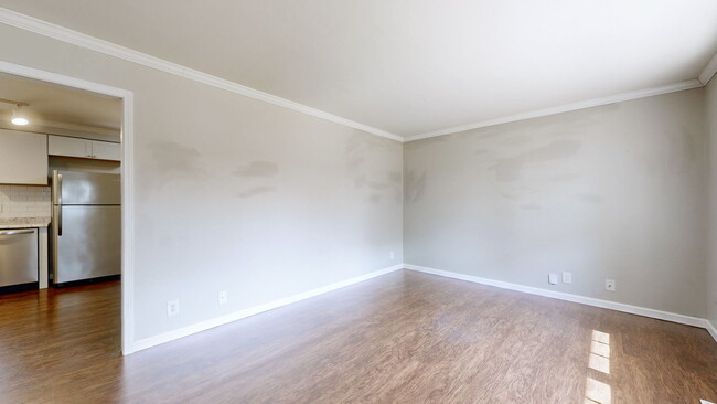 Building Photo - 3414 Pembroke Rd