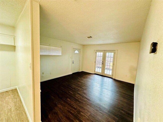 Building Photo - 1945 Campbell Rd