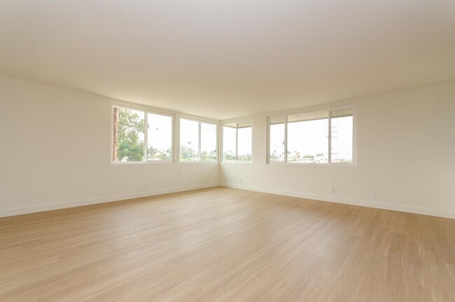 Foto del edificio - 8040 W 83rd St