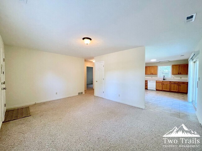 Foto del edificio - 707 Farmington Cir