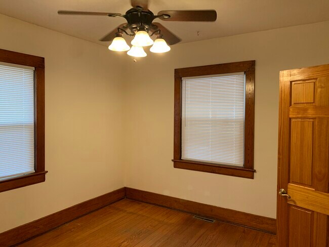 Building Photo - 1036 E Delmar St