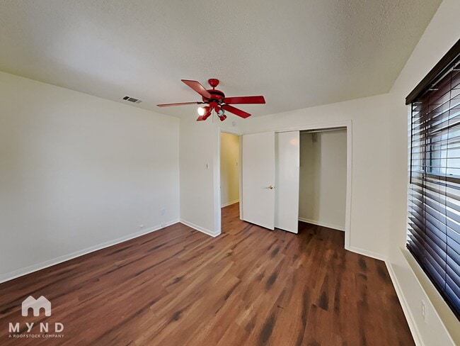 Building Photo - 4802 Hilldale Dr