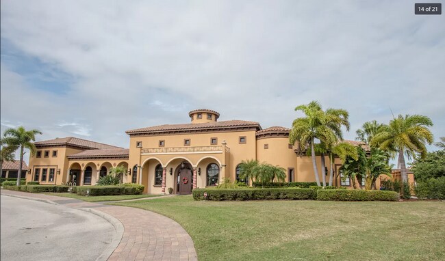 Foto del edificio - 719 Simeon Dr