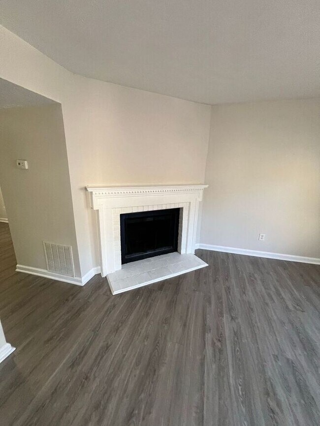 Foto del edificio - 2 bedroom 2.5 bath in the Lawrenceville area!