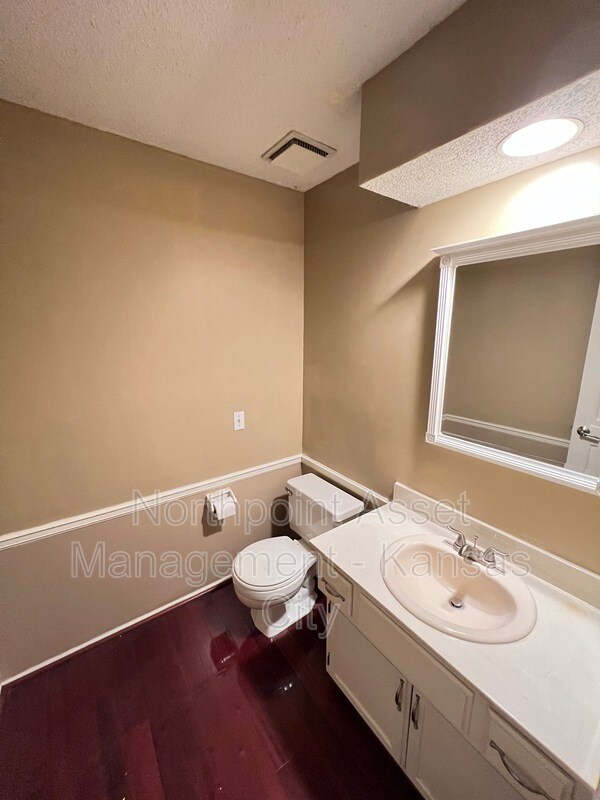 Building Photo - 10134 W 86th St
