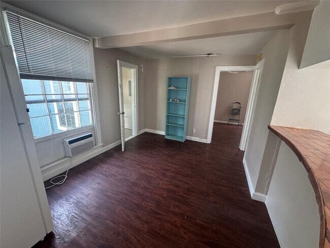 Foto del edificio - 711 W 35th St