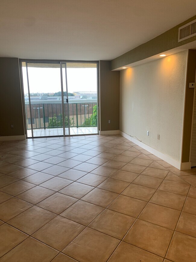 Living room - 9310 Fontainebleau Blvd