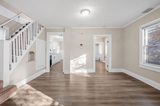 Building Photo - Updated 4-Bedroom 1.5-Bathroom Home in Minneapolis