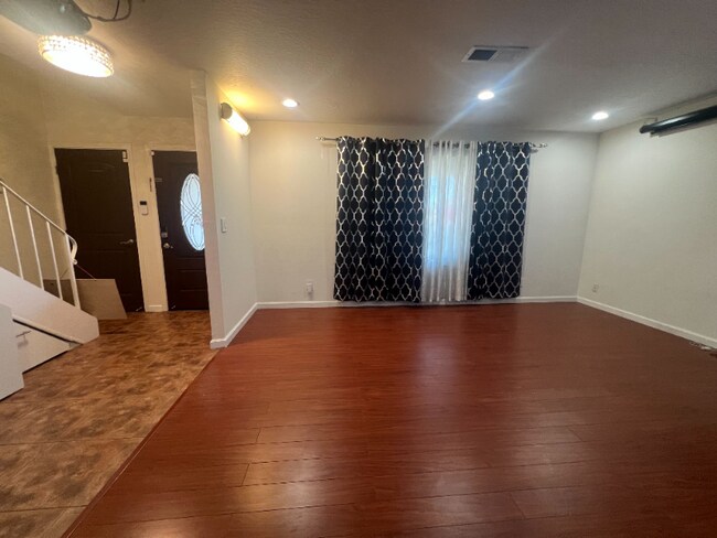 Foto del edificio - 32445 Lake Barlee Ln