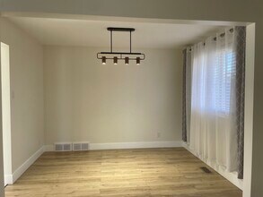 Building Photo - 49 Shaftsbury Dr