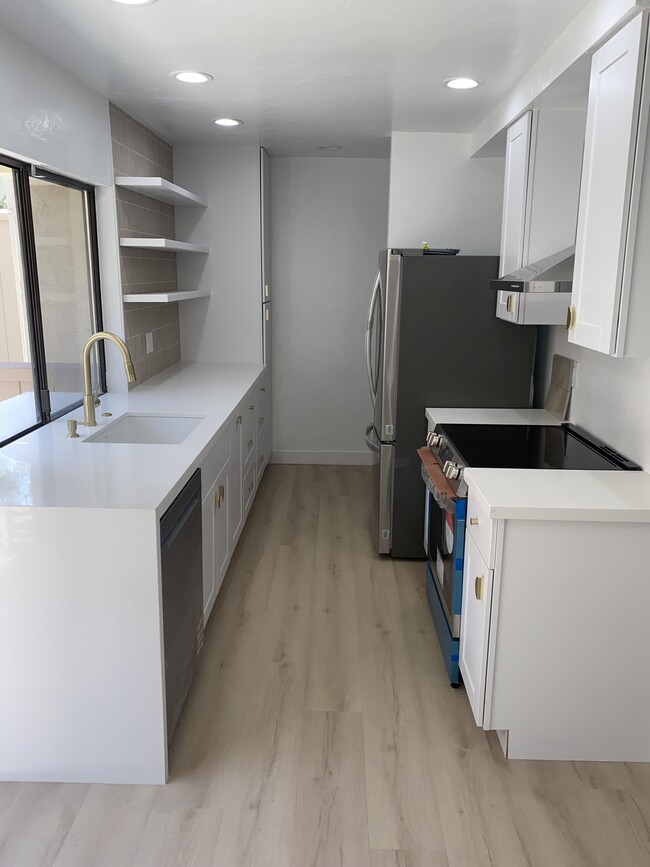 Building Photo - 2742 Ariane Dr
