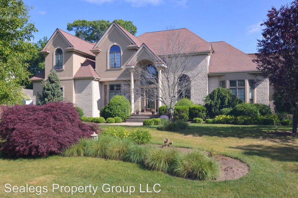 Primary Photo - 6 br, 3.5 bath House - 39 Bluejay Drive