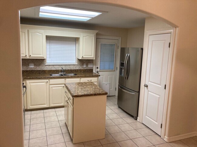 Foto del edificio - 1805 Treasure Oaks Dr