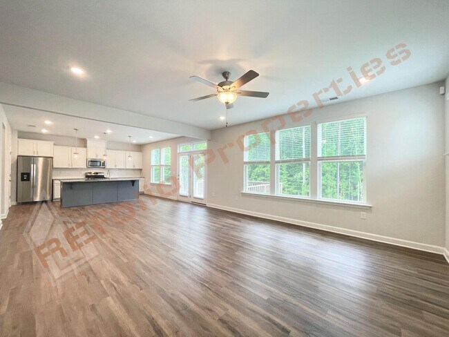 Foto del edificio - Lovely 4 Bedroom 2-Car Garage Home with Guest Suite in Main Level @ Sierra Heights, Clayton, Avai...
