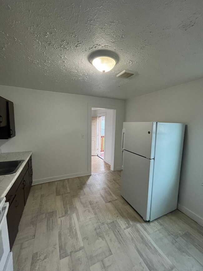 Building Photo - 410-412-412 Scio St