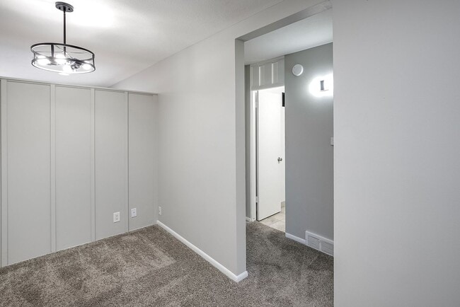 Building Photo - Spacious 3-Bedroom Apartment in Millard!