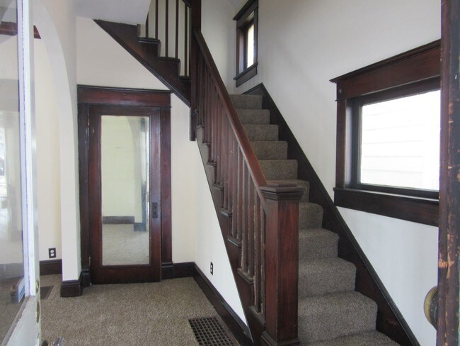 Building Photo - 3 br, 1 bath House - 1727 S 10th St