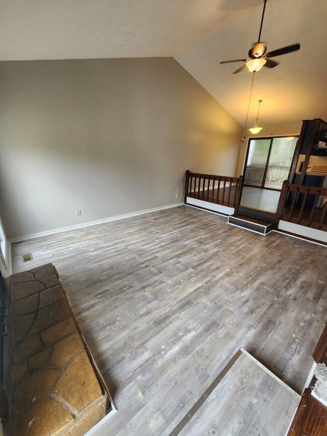 Building Photo - Town home for rent