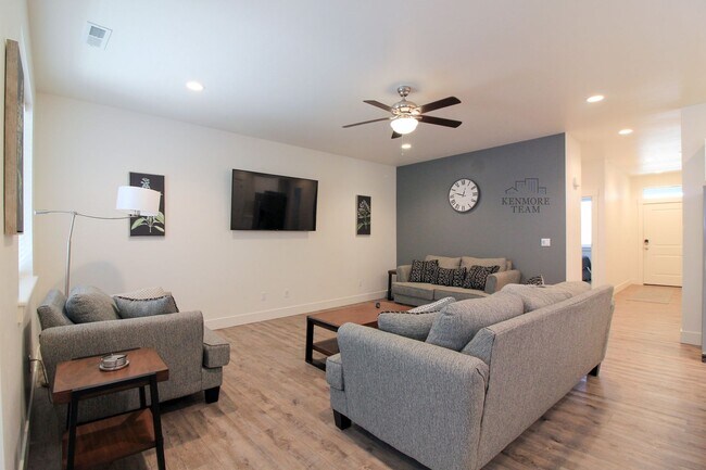 Building Photo - FURNISHED 3 Bedroom, 2 Bath Home in West Richland