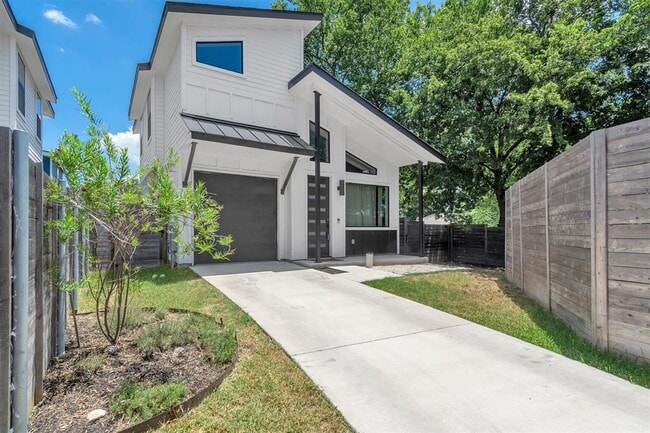 Building Photo - 408 W Odell St