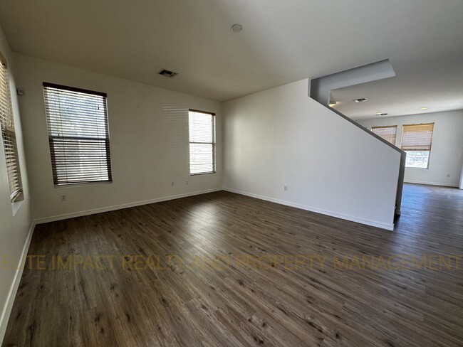 Building Photo - 1133 S Pantano Overlook Dr