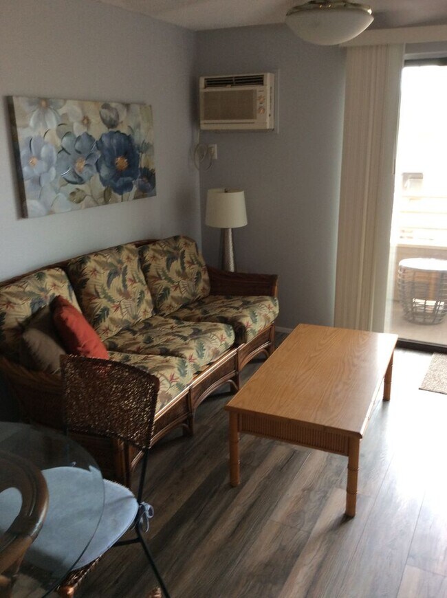 Foto del edificio - Mostly furnished upstairs 2 bed., 2 full b...