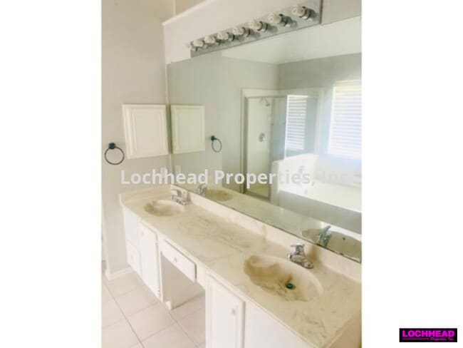 Building Photo - ******3 BEDROOM HOME LOCATED IN THE SPRING...