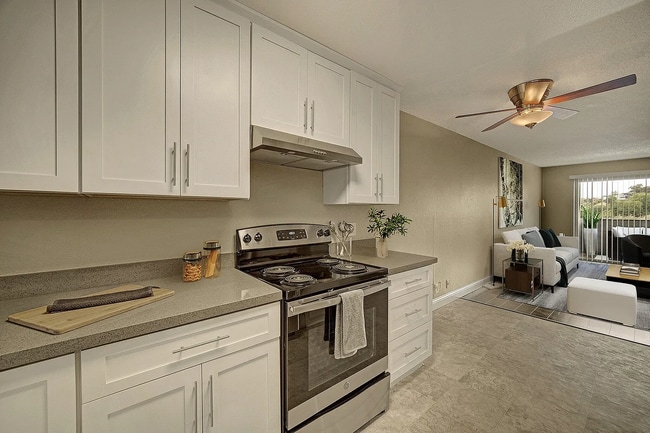 Foto del edificio - 2300 Miramar Ave