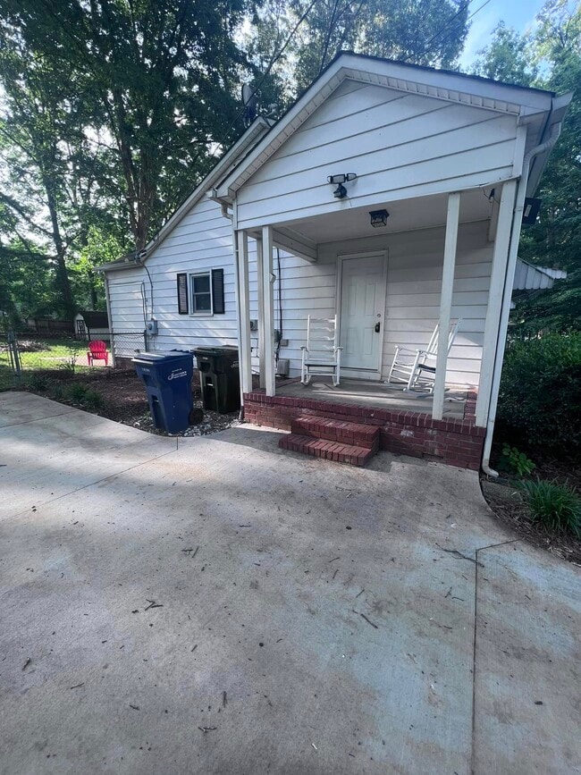 Photo - 212 Forestdale Dr House