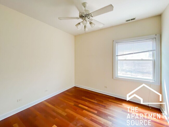 Foto del edificio - 3112 N Racine Ave