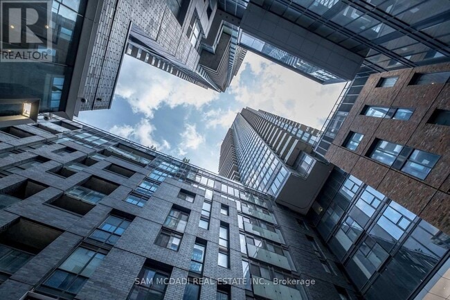 Building Photo - 115 Blue Jays Way