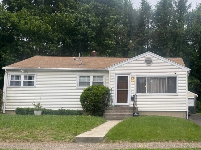 Building Photo - 354 Merritt St
