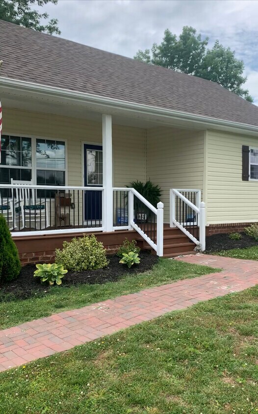 Beautiful front porch - 8161 Coles Ferry Pike