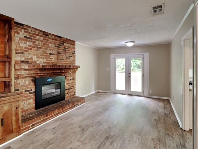 Building Photo - 5675 Elmtree Dr