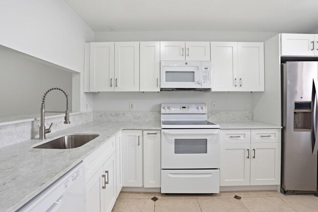 Building Photo - 315 NW 36th Ave