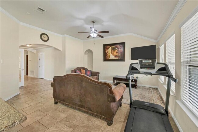 Foto del edificio - 300 Briar Park Dr