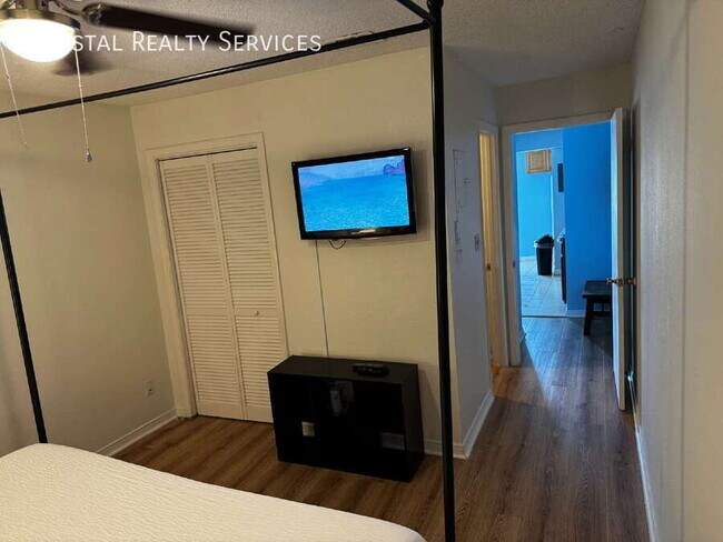 Building Photo - 4000 Gulf Terrace Dr