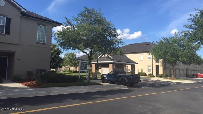 Foto del edificio - 12301 Kernan Forest Blvd