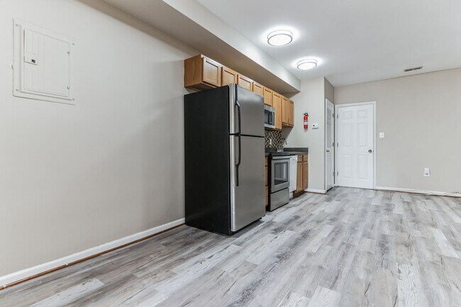Building Photo - Nice & Cozy 2 bd/1 ba Condo in SE Washingt...